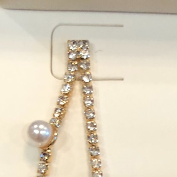 Hudson's Bay Dangle Pearl Sparkle Earrings. - Picture 5 of 5
